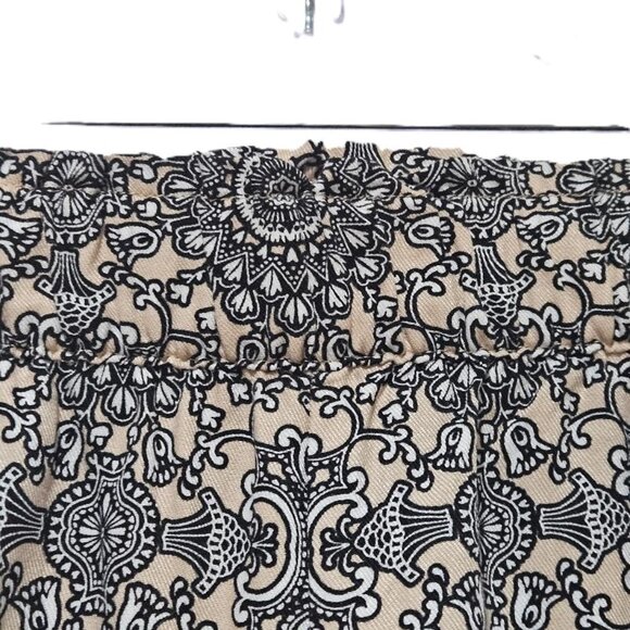 LIZ CLAIBORNE BEIGE BLACK WHITE MEDALLION SUMMER PULL UP CAPRIS  L  CRUISES - Picture 4 of 7